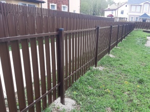 Забор из евроштакетника с утрамбовкой щебнем 70 метров фото в Кубинке