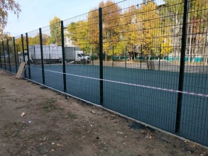 Забор на спортивную площадку 40 метров фото в Кубинке