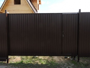 Ворота из профнастила откатные - пример 11 фото в Кубинке