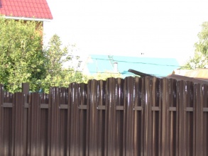 Забор из евроштакетника на ленточном фундаменте 10 метров фото в Кубинке
