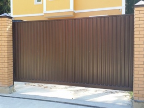 Профнастил ворота откатные - пример 15 фото под ключ