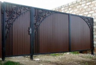 Распашные ворота из профнастила - пример 1 фото в Кубинке