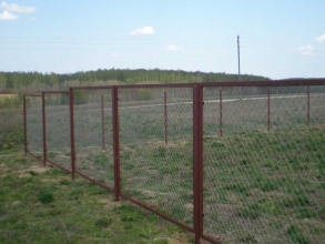 Забор из сетки рабицы в натяг секционный 12 метров фото в Кубинке
