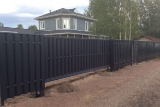 Забор из евроштакетника с бетонированием столбов 80 метров фото в Кубинке